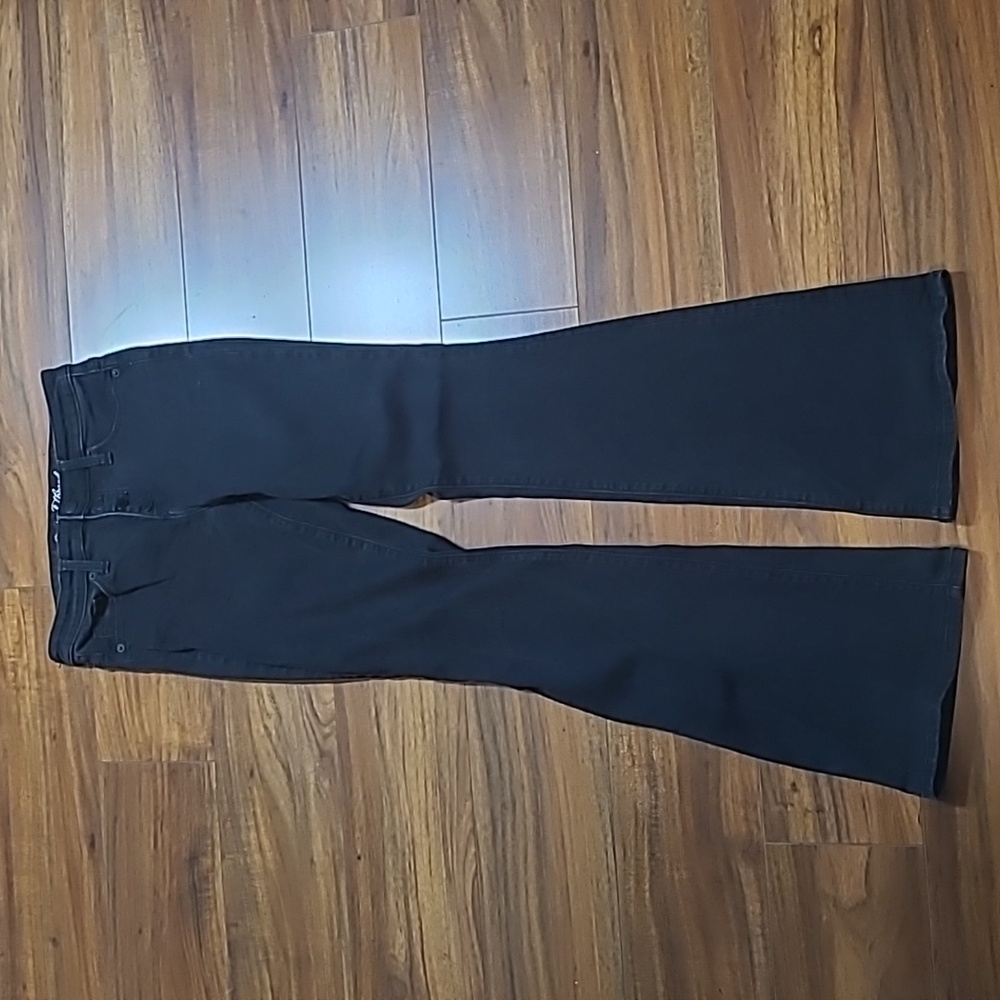 Universal Thread Black Women's Flared Skinny Jeans